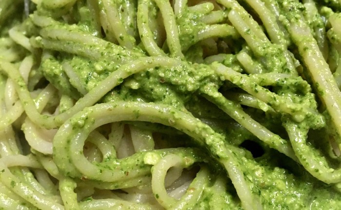 Oil-Free Arugula Pesto